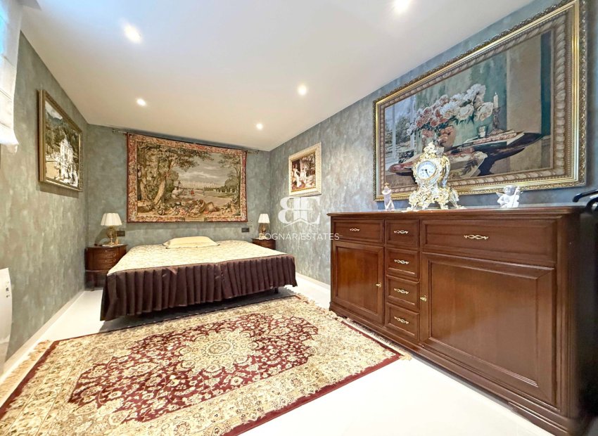 Herverkoop - Villa -
Orihuela Costa - Villamartín