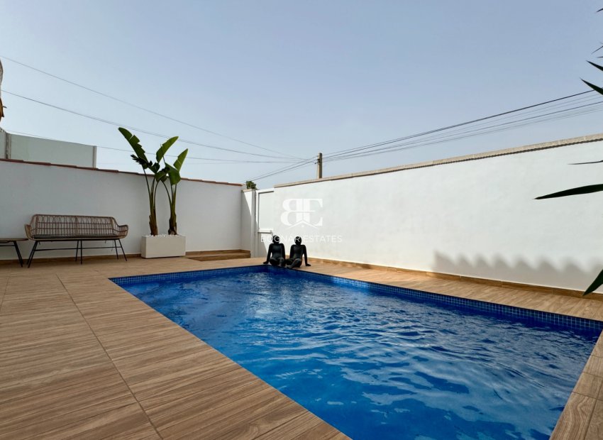 Herverkoop - Villa -
Orihuela Costa - Villamartín