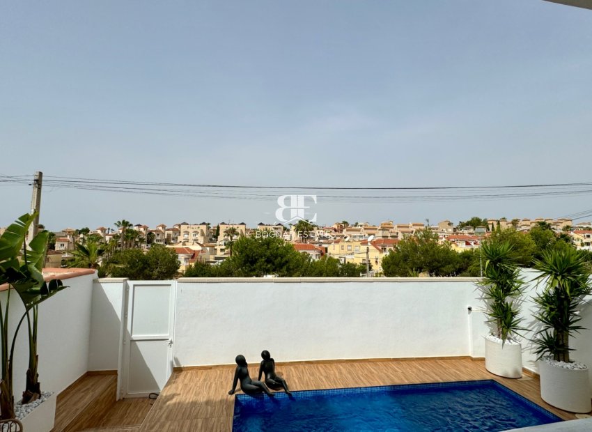 Herverkoop - Villa -
Orihuela Costa - Villamartín