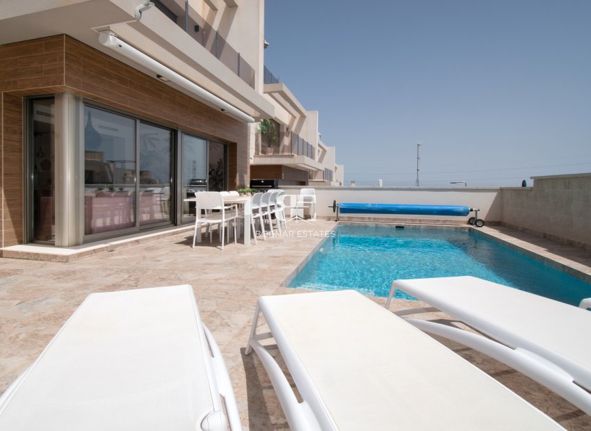 Herverkoop - Villa -
Orihuela Costa - Villamartín