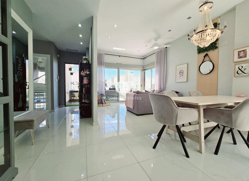 Herverkoop - Villa -
Orihuela Costa - Villamartín