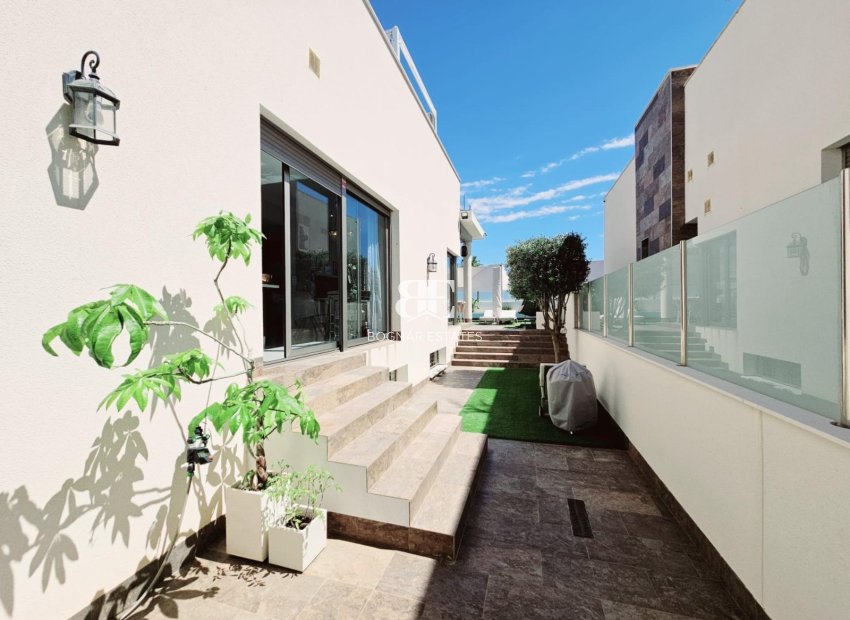 Herverkoop - Villa -
Orihuela Costa - Villamartín