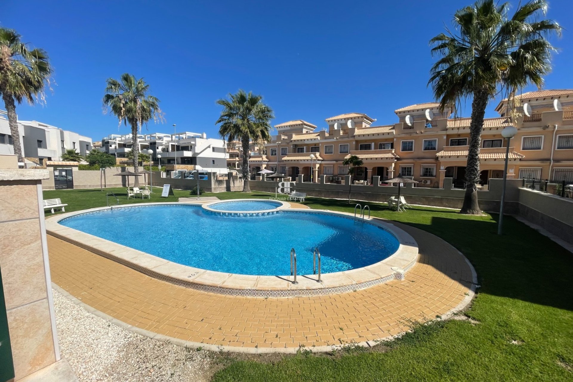 Herverkoop - Villa -
Orihuela Costa - Villamartín