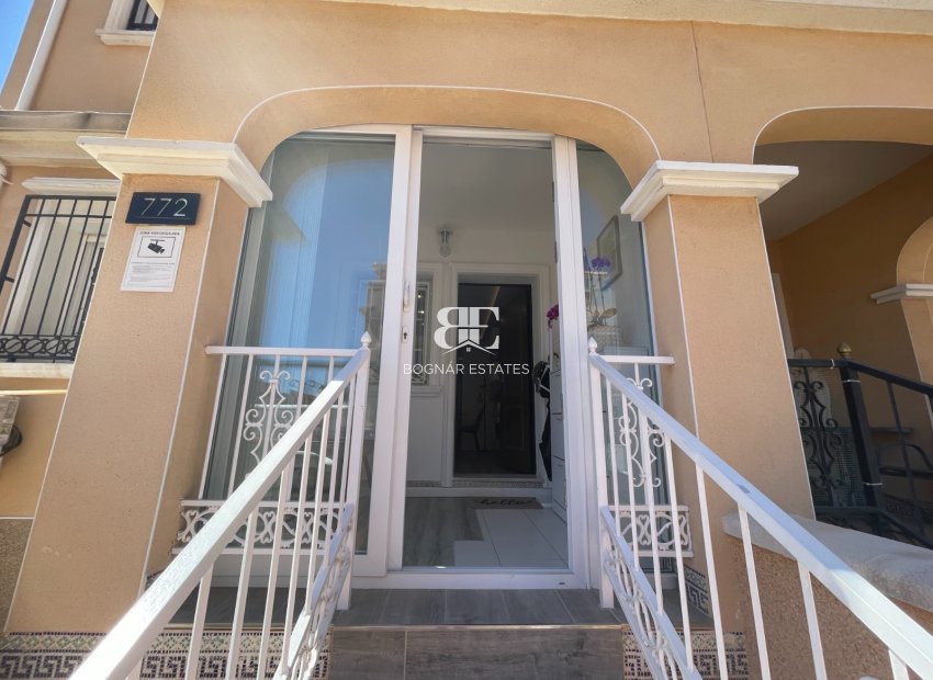 Herverkoop - Villa -
Orihuela Costa - Villamartín
