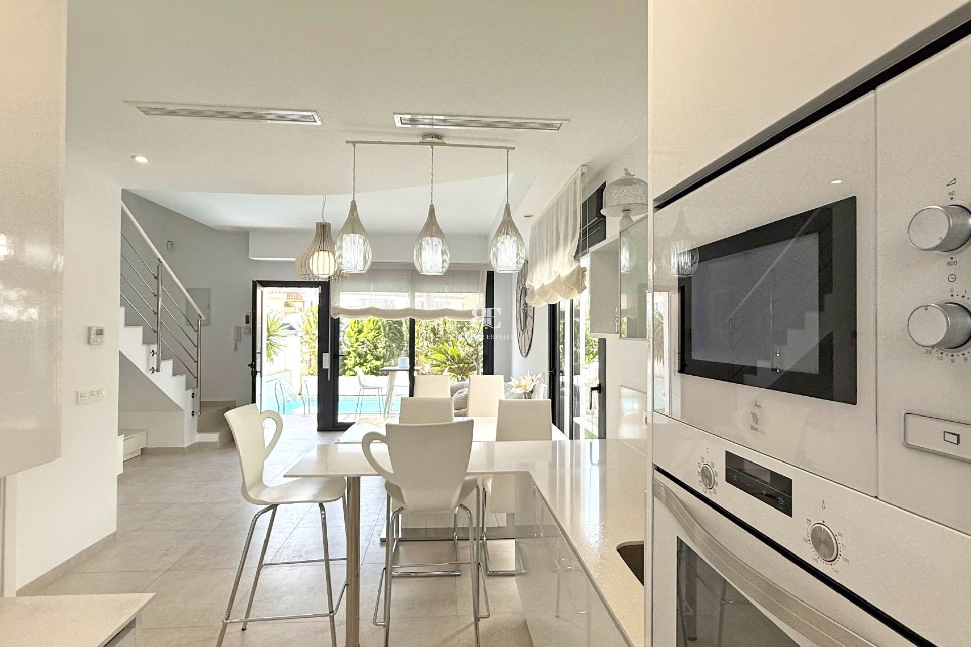 Herverkoop - Villa -
Orihuela Costa - Villamartín