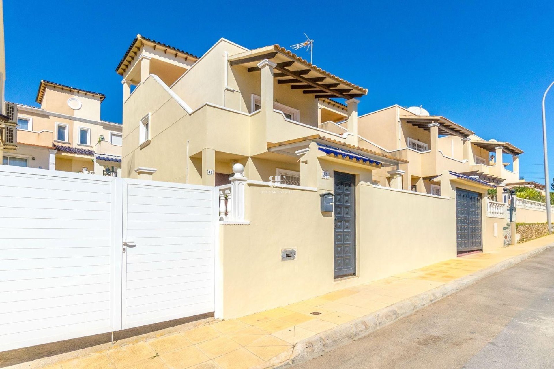 Herverkoop - Villa -
Orihuela Costa - Villamartín