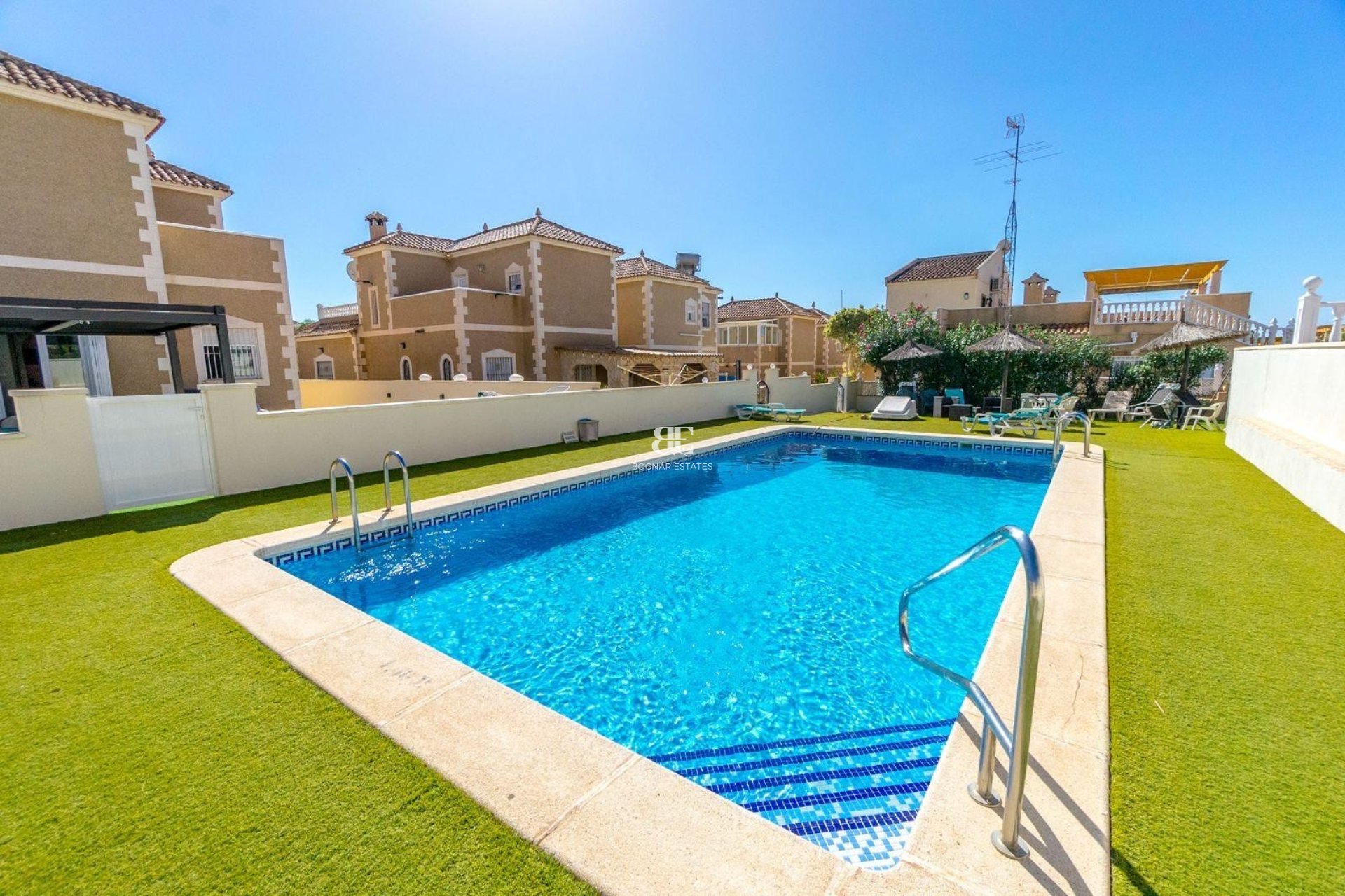 Herverkoop - Villa -
Orihuela Costa - Villamartín