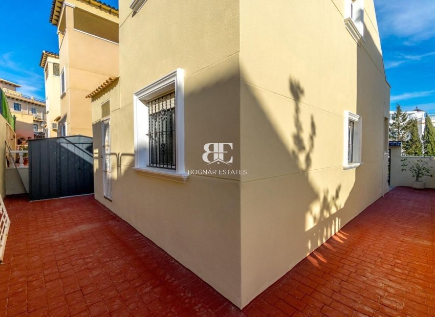 Herverkoop - Villa -
Orihuela Costa - Villamartín