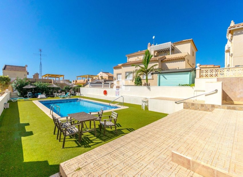 Herverkoop - Villa -
Orihuela Costa - Villamartín