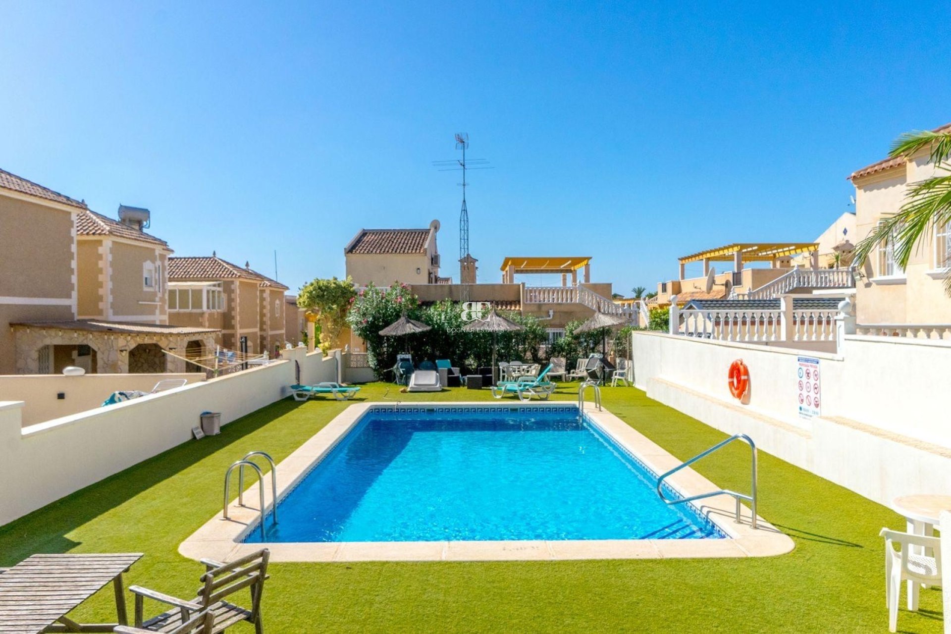 Herverkoop - Villa -
Orihuela Costa - Villamartín
