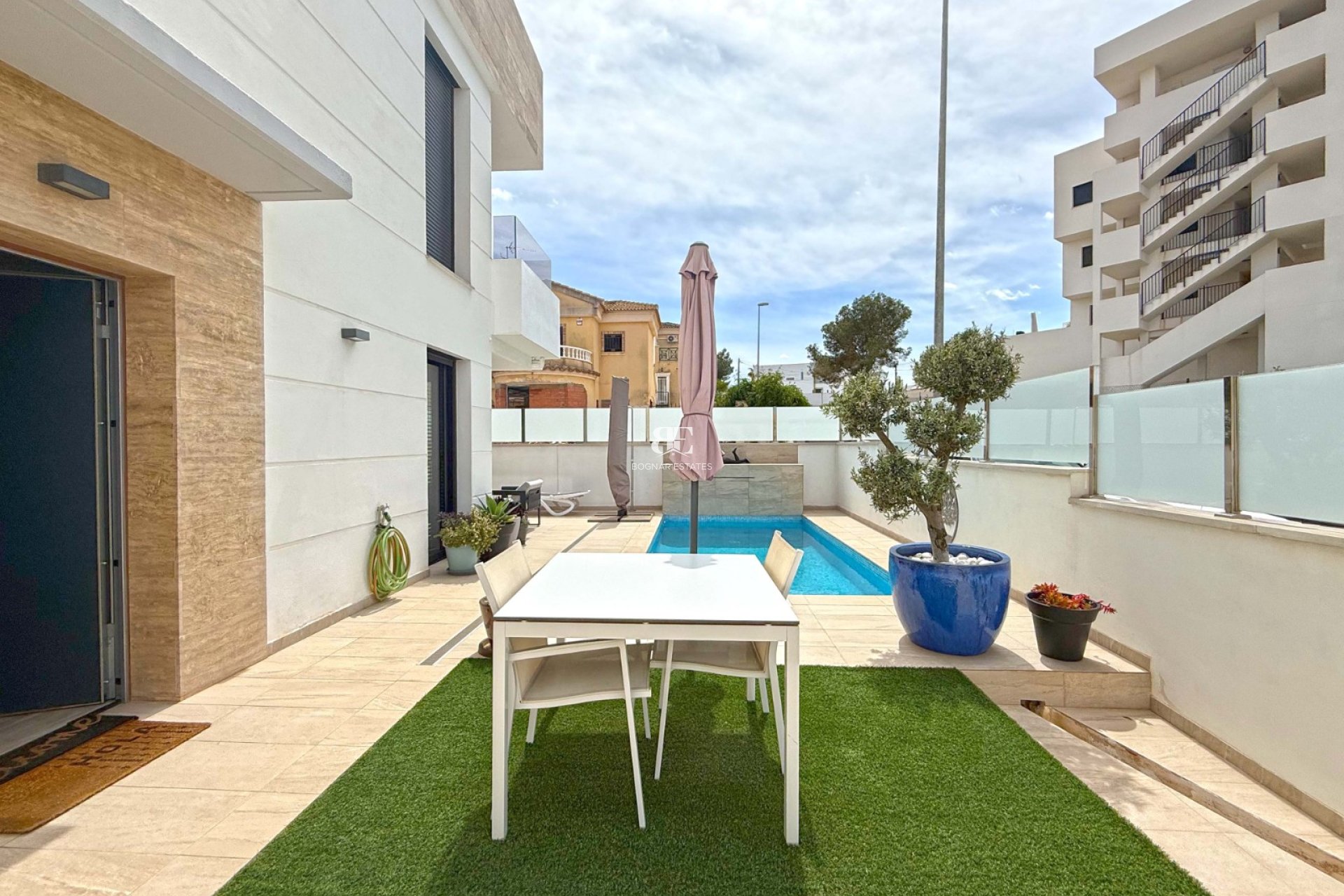 Herverkoop - Villa -
Orihuela Costa - Villamartín