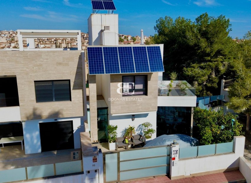 Herverkoop - Villa -
Orihuela Costa - Villamartín