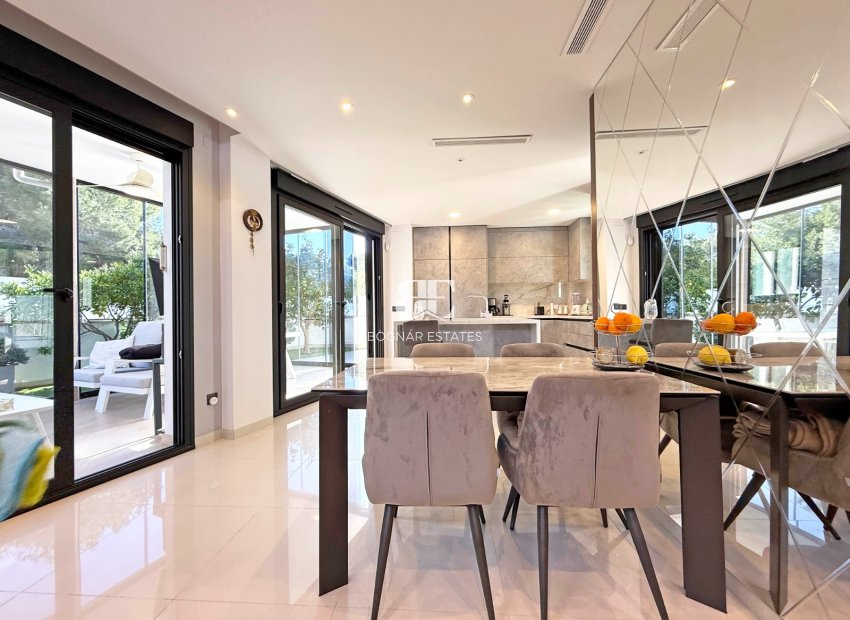 Herverkoop - Villa -
Orihuela Costa - Villamartín