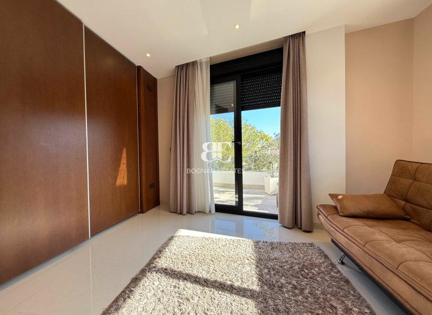Herverkoop - Villa -
Orihuela Costa - Villamartín