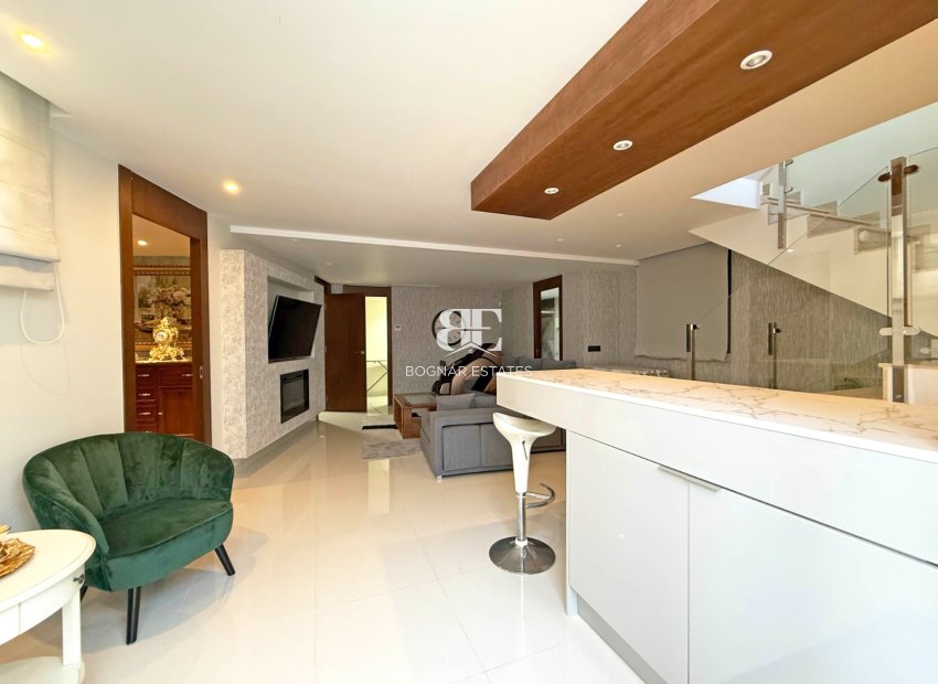 Herverkoop - Villa -
Orihuela Costa - Villamartín