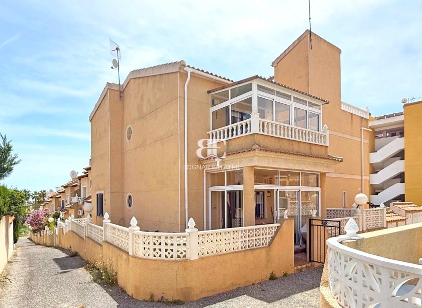 Herverkoop - Villa -
Orihuela Costa - Villamartín
