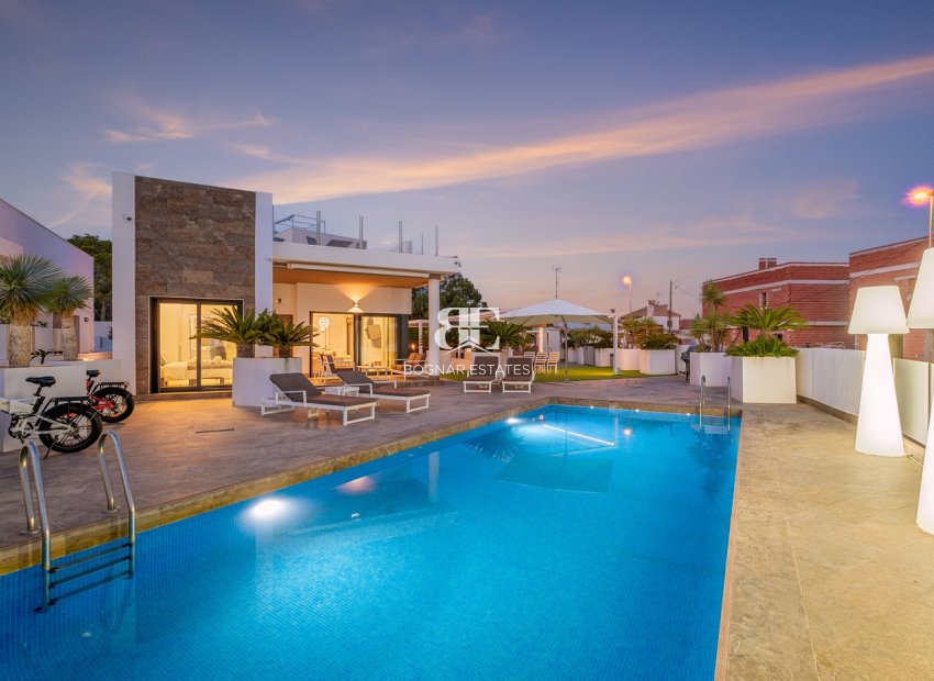 Herverkoop - Villa -
Orihuela Costa - Villamartín