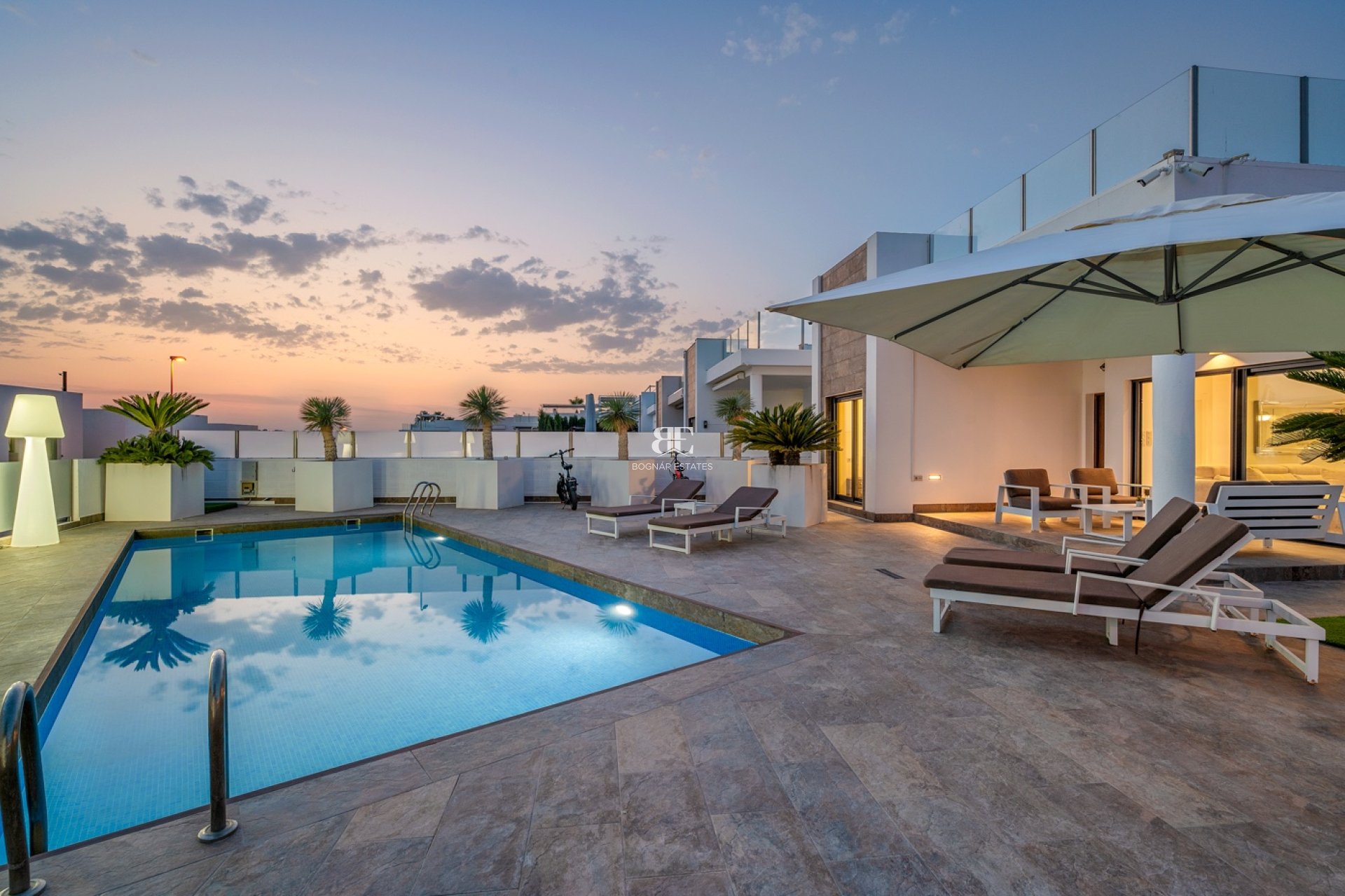 Herverkoop - Villa -
Orihuela Costa - Villamartín