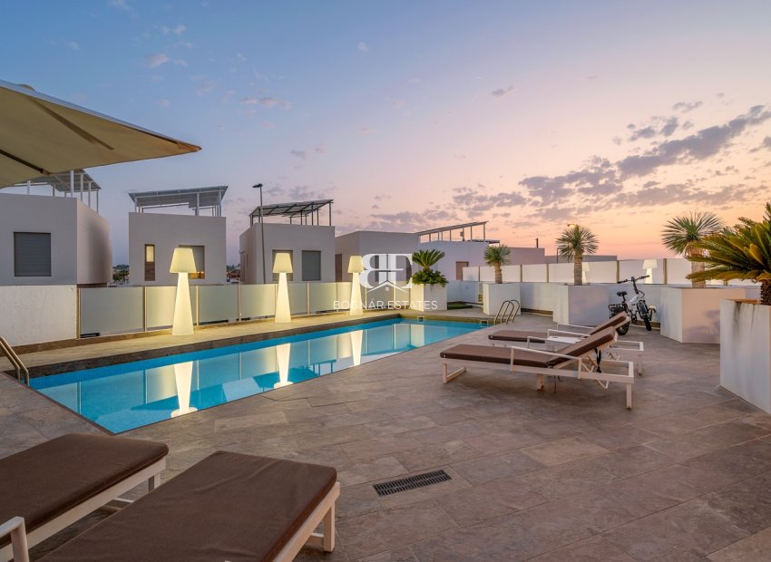 Herverkoop - Villa -
Orihuela Costa - Villamartín