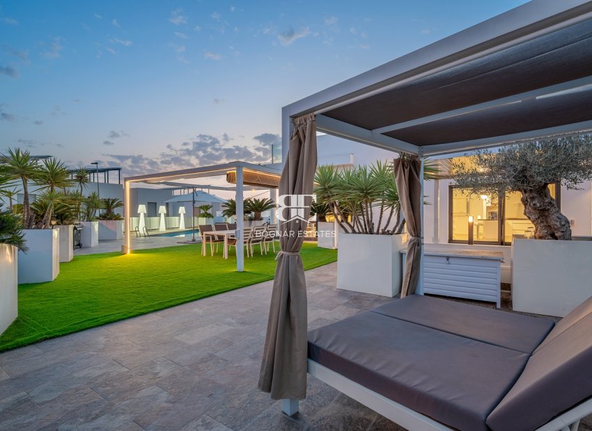 Herverkoop - Villa -
Orihuela Costa - Villamartín