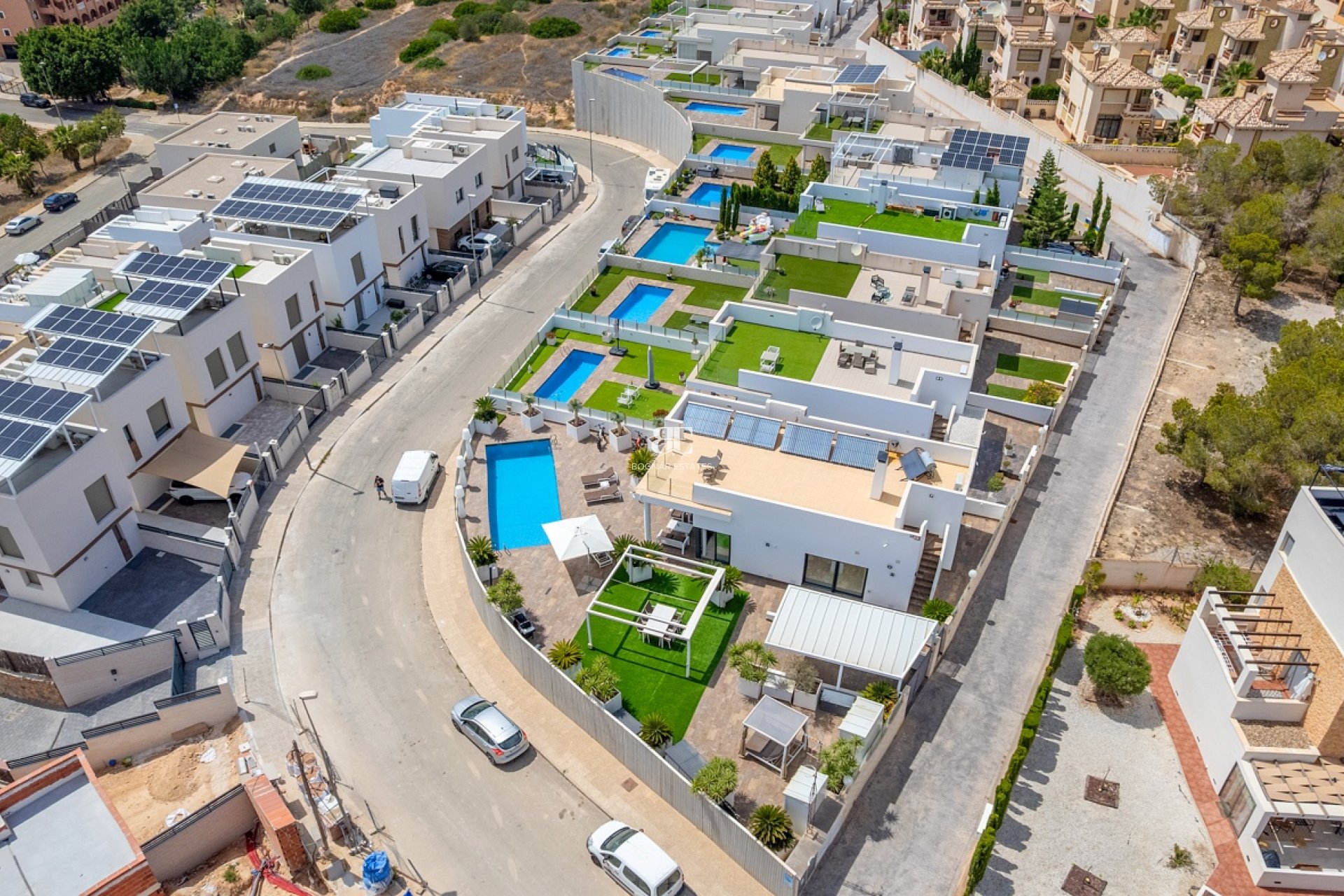 Herverkoop - Villa -
Orihuela Costa - Villamartín