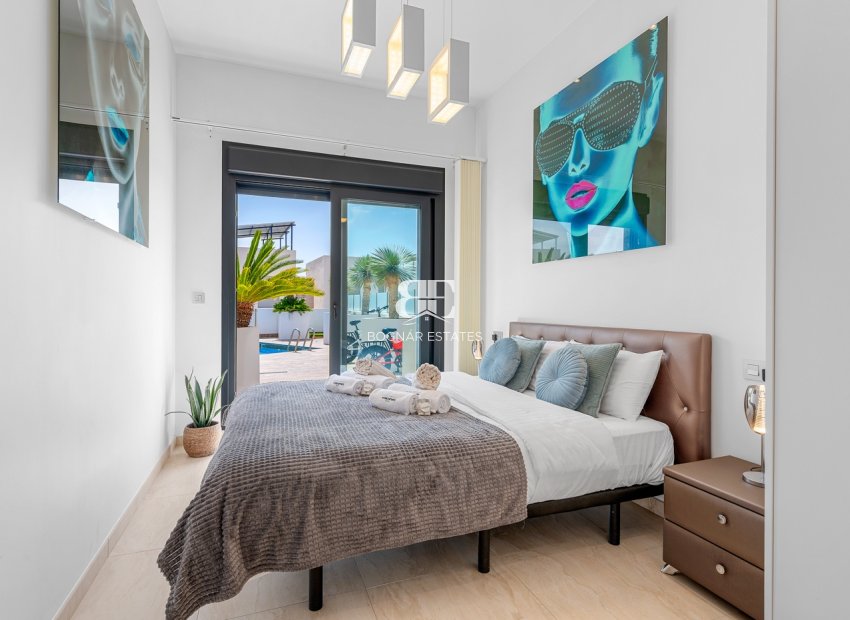 Herverkoop - Villa -
Orihuela Costa - Villamartín