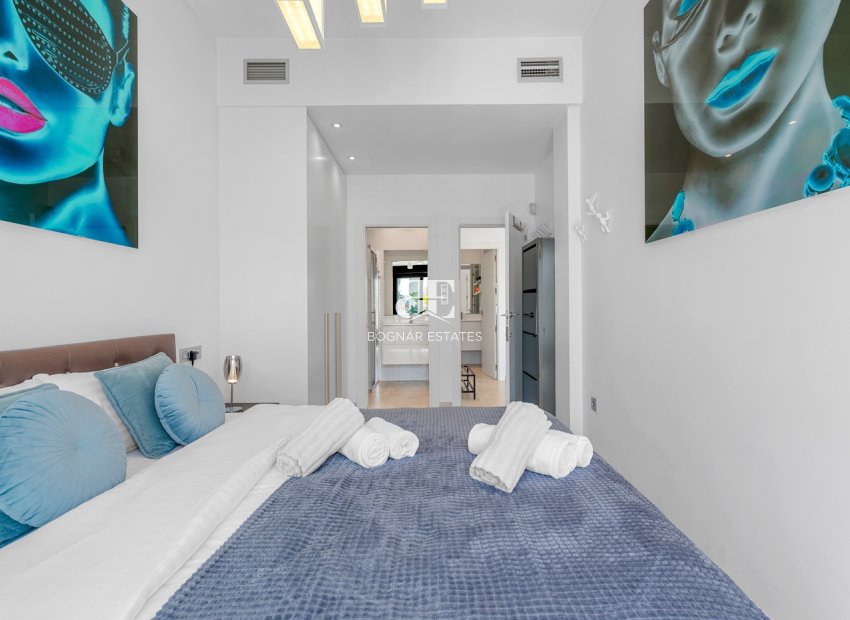 Herverkoop - Villa -
Orihuela Costa - Villamartín