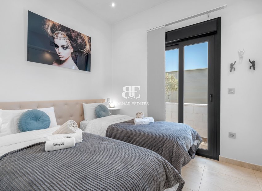 Herverkoop - Villa -
Orihuela Costa - Villamartín