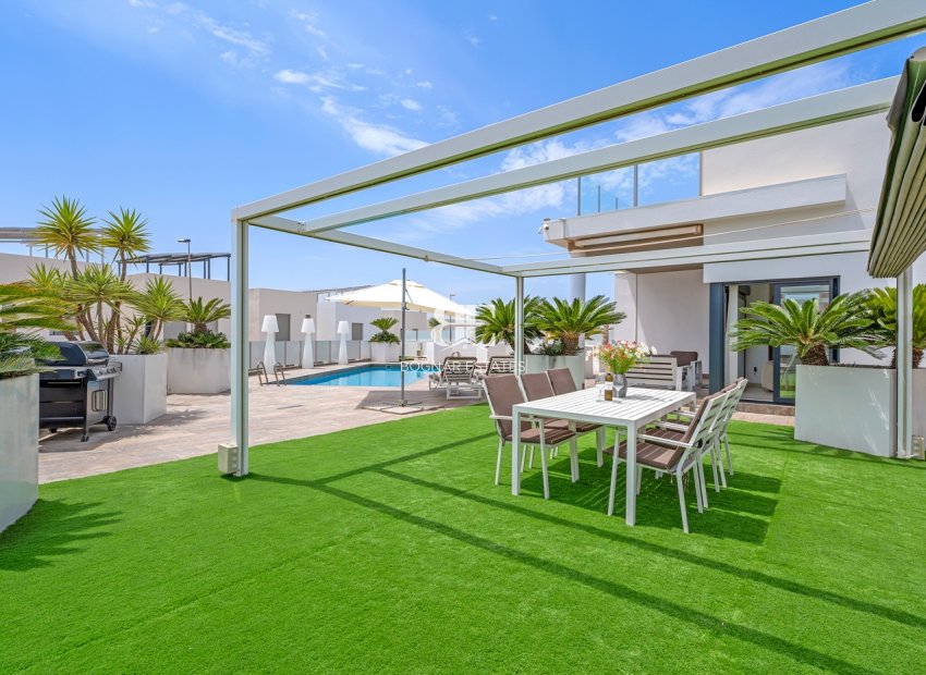 Herverkoop - Villa -
Orihuela Costa - Villamartín