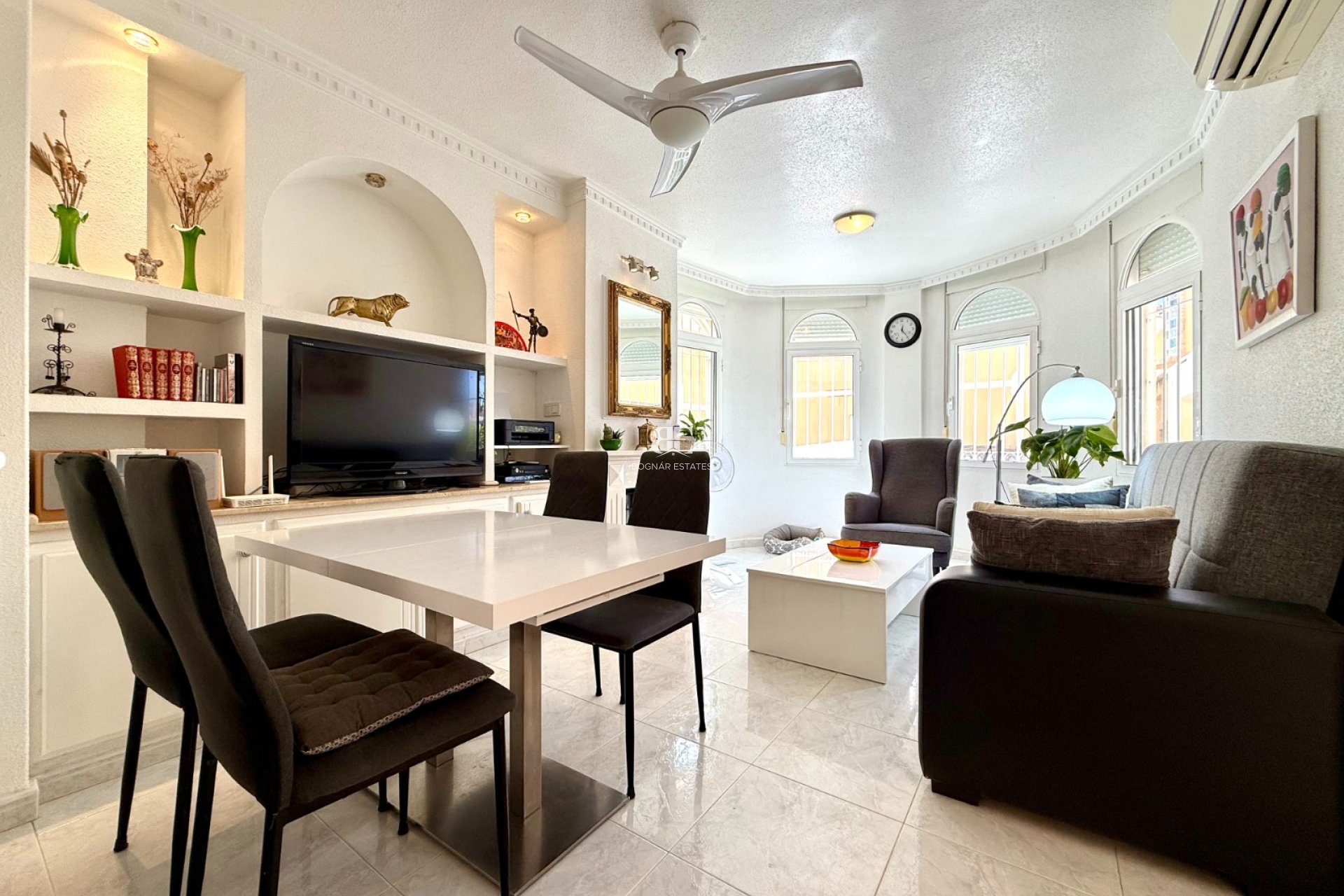 Herverkoop - Villa -
Orihuela Costa - Villamartín