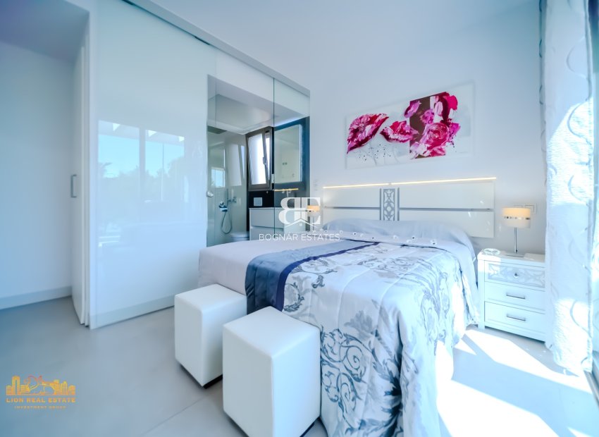 Herverkoop - Villa -
Orihuela Costa - Villamartín