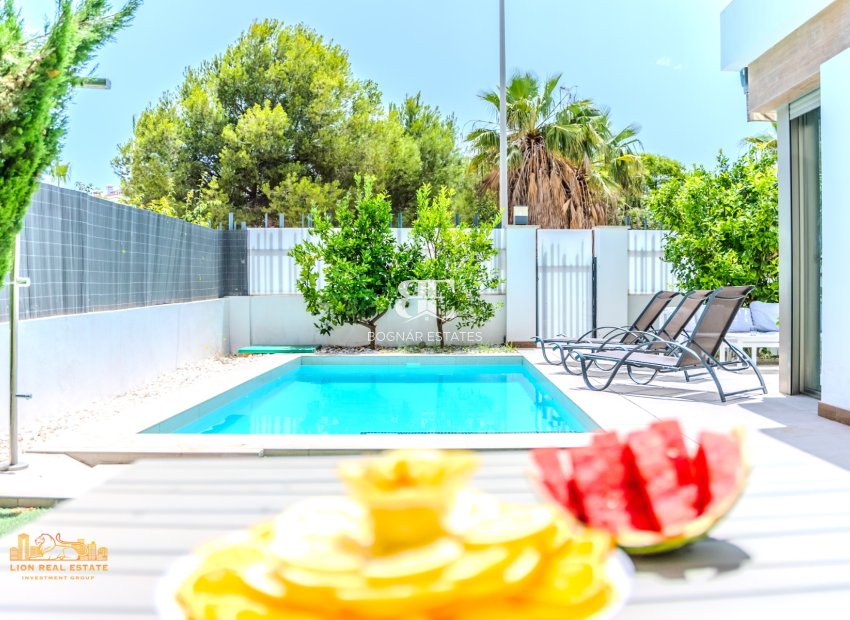 Herverkoop - Villa -
Orihuela Costa - Villamartín