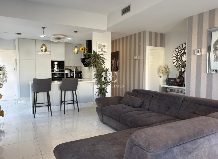 Herverkoop - Villa -
Orihuela Costa - Villamartín