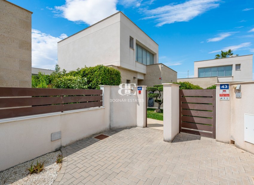 Herverkoop - Villa -
Orihuela - Vistabella