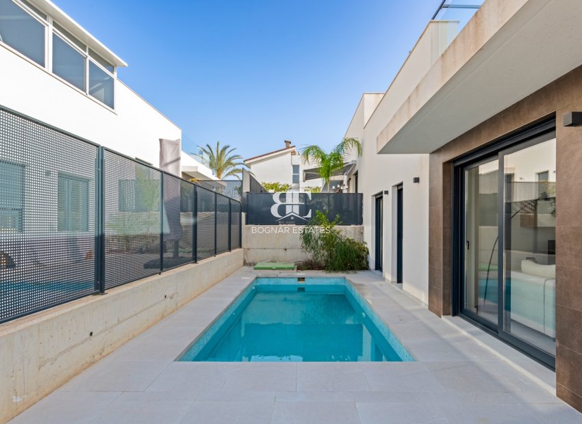 Herverkoop - Villa -
San Fulgencio - La Marina