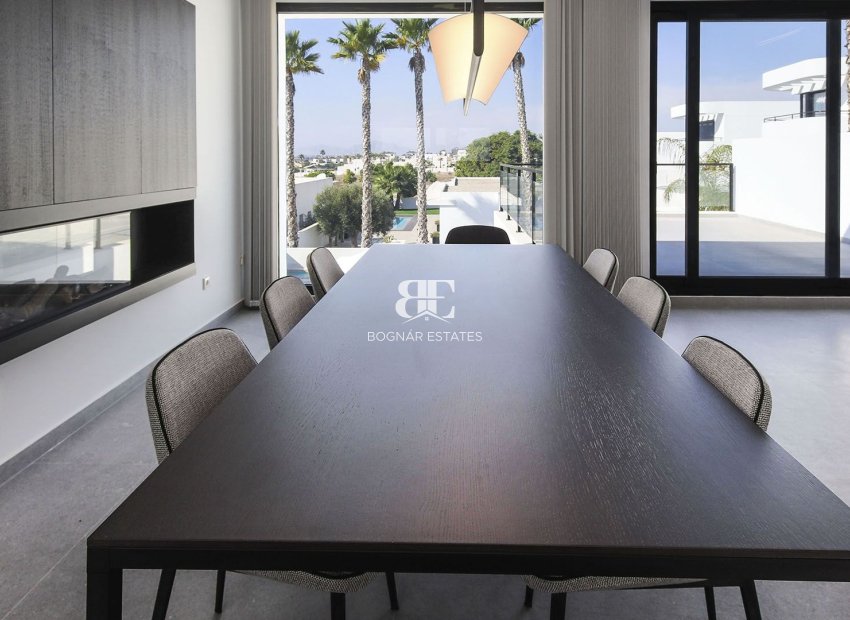 Herverkoop - Villa -
San Fulgencio - La Marina