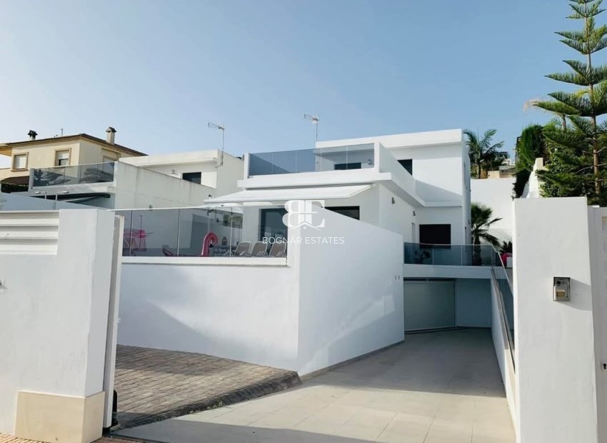 Herverkoop - Villa -
San Fulgencio - Urbanización La Marina