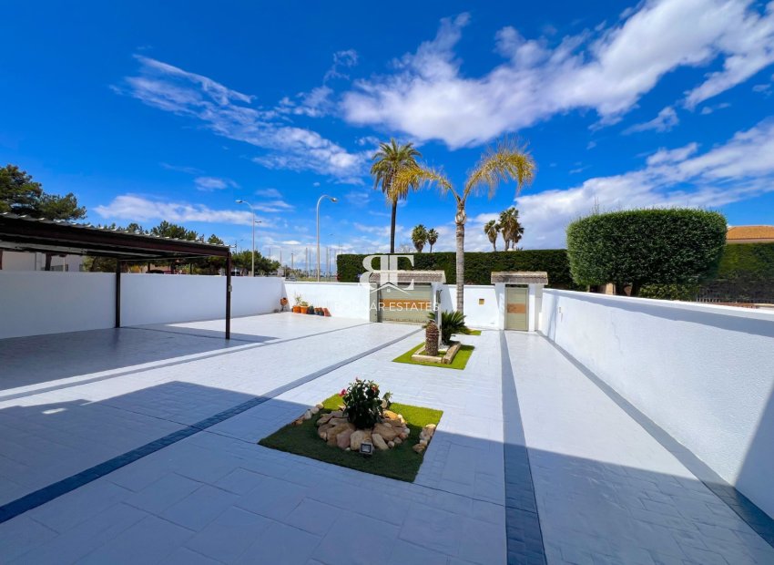 Herverkoop - Villa -
San Javier