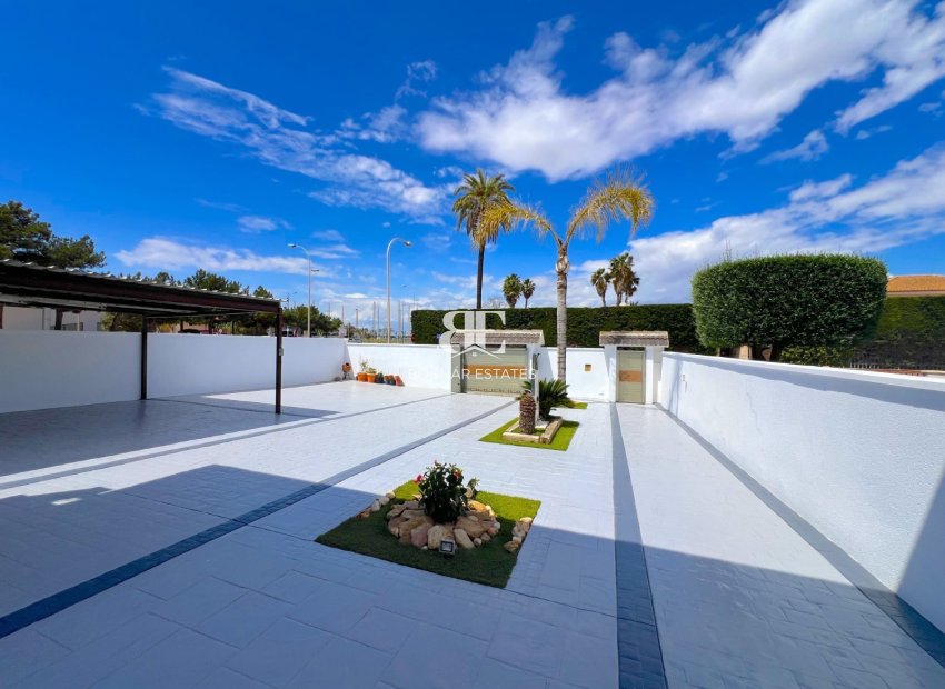 Herverkoop - Villa -
San Javier