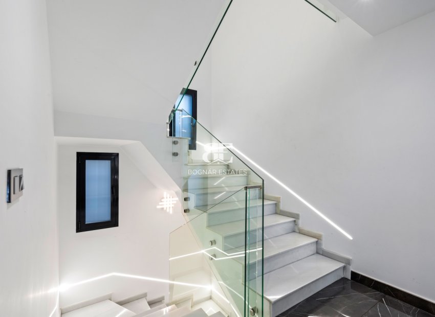 Herverkoop - Villa -
San Juan - Frank Espinós