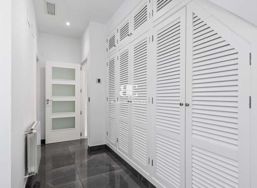 Herverkoop - Villa -
San Juan - Frank Espinós