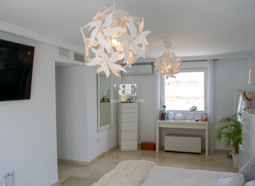 Herverkoop - Villa -
San Miguel de Salinas - LO RUFETE