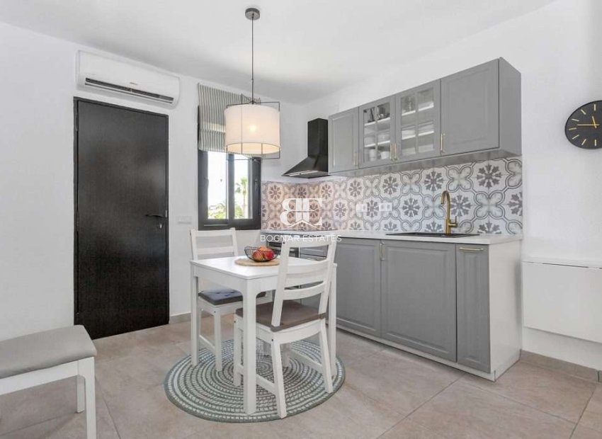 Herverkoop - Villa / Semi-detached Villa -
Torrevieja - Torreta Florida