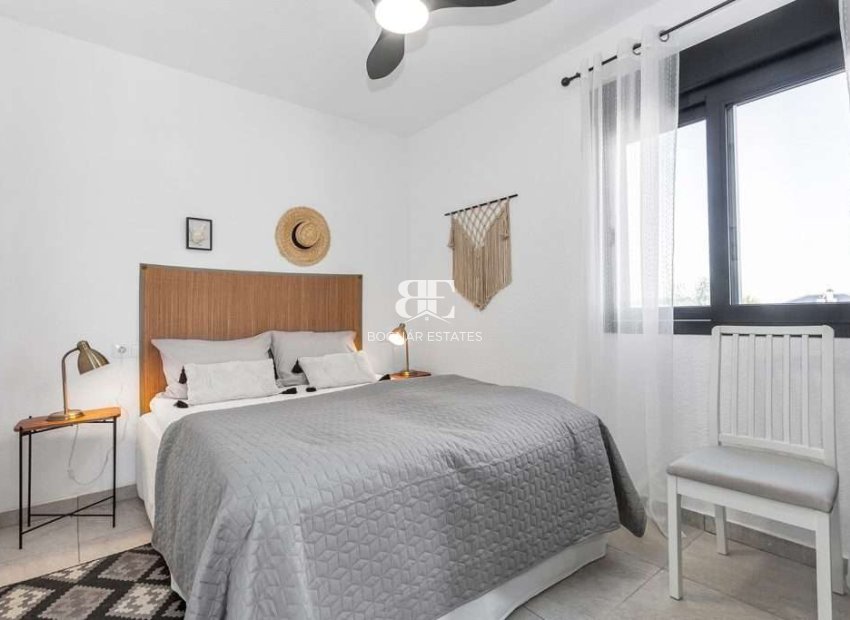 Herverkoop - Villa / Semi-detached Villa -
Torrevieja - Torreta Florida