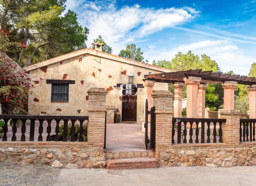 Herverkoop - Villa -
Sucina