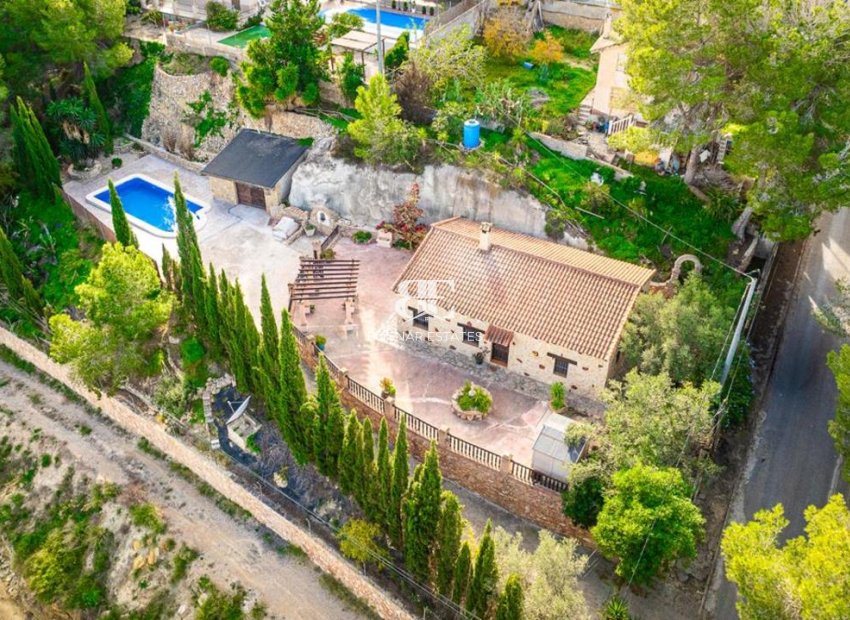 Herverkoop - Villa -
Sucina