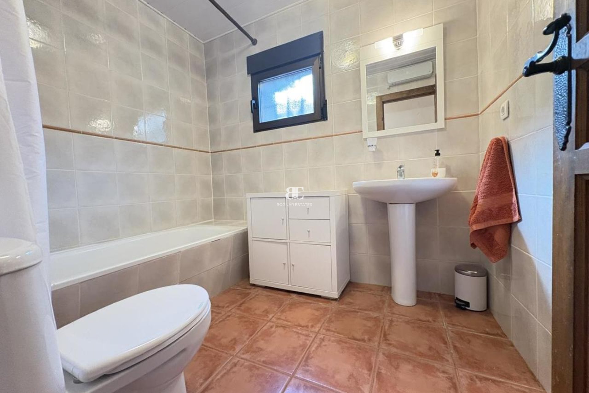 Herverkoop - Villa -
Sucina