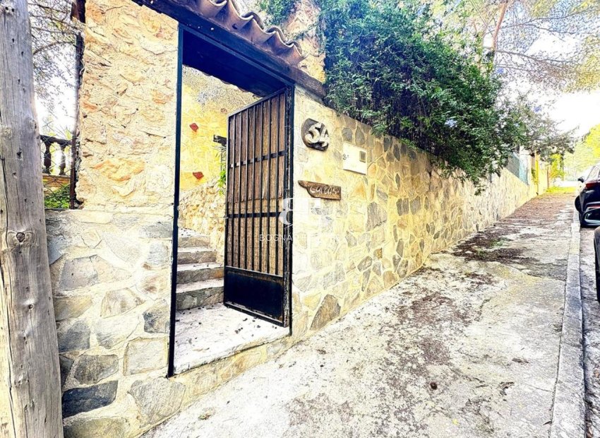 Herverkoop - Villa -
Sucina