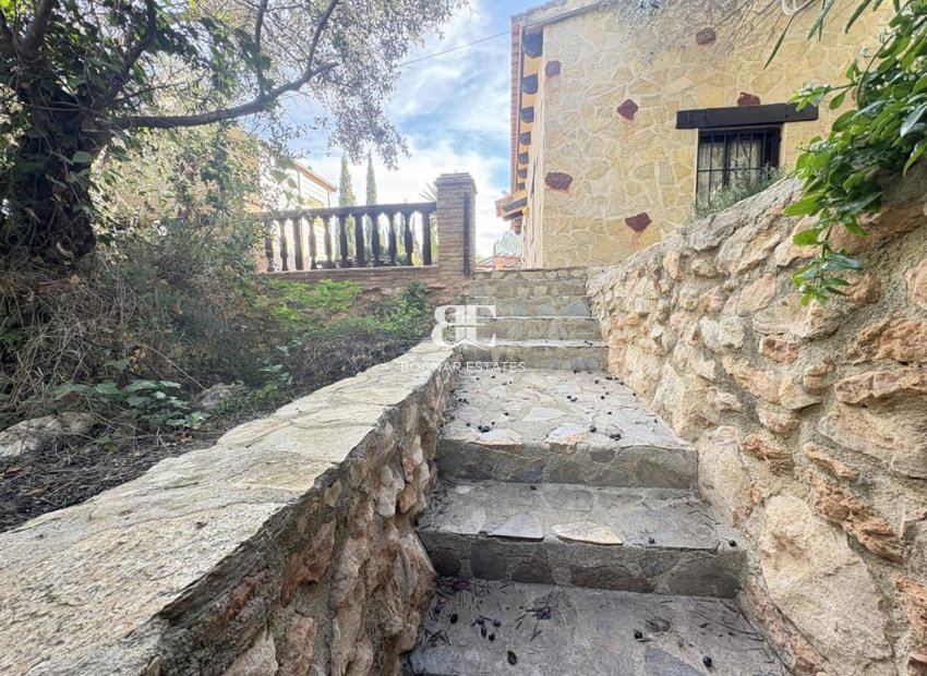 Herverkoop - Villa -
Sucina