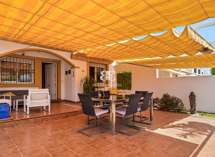 Herverkoop - Villa -
Torre de la Horadada - Pueblo Latino